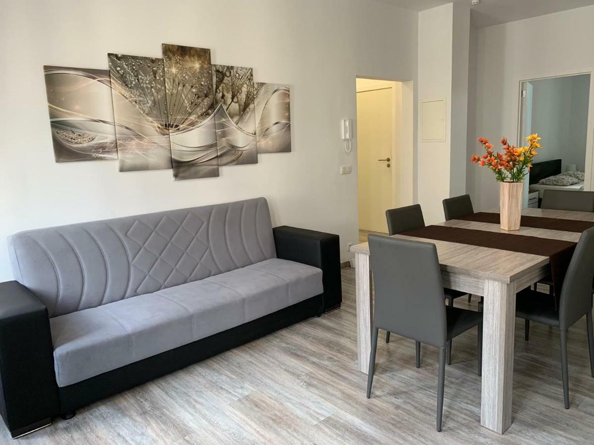 Modern Apartment Second Floor — Photos 1